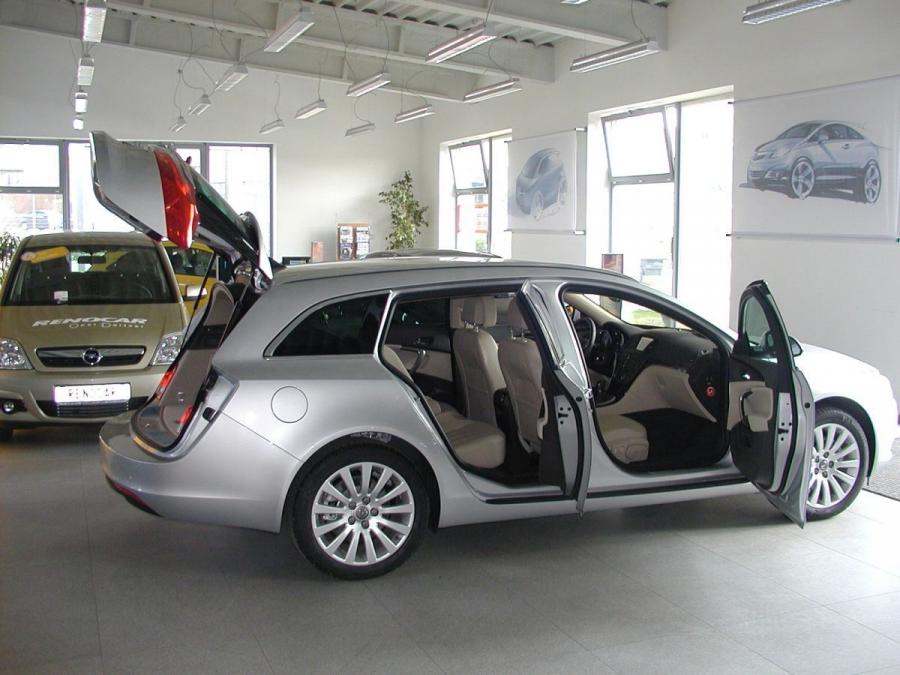 Opel Insignia Sports Tourer 2008 года  (фото 8 из 127)